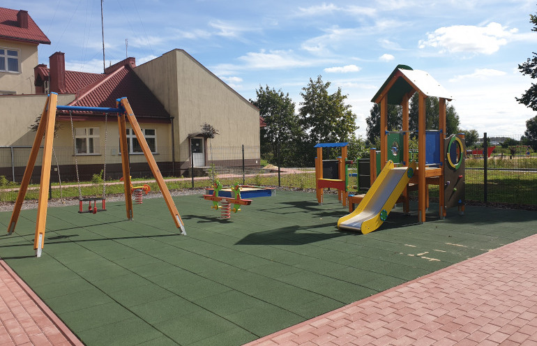 Ogrodzony plac zabaw